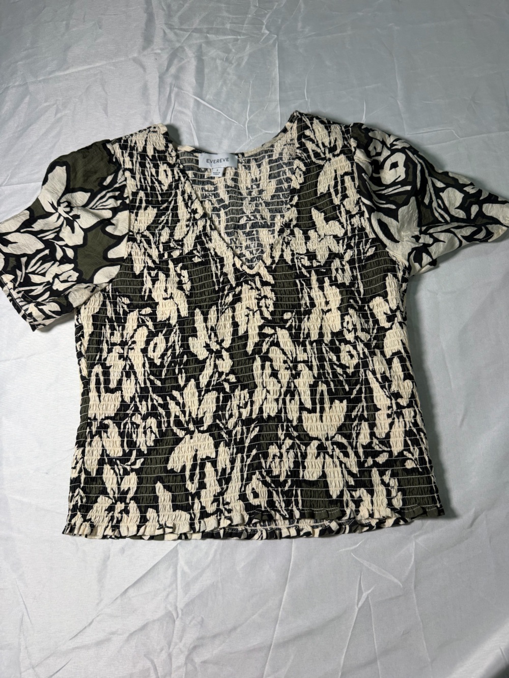 Evereve Smocked Floral Short Sleeve V-Neck Top Blouse Small